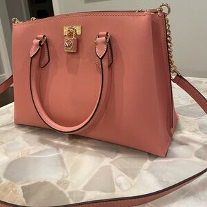BRAND NEW Michael Kors Pink Structured Bag w/Crossbody Strap and Gold Details🩷💛